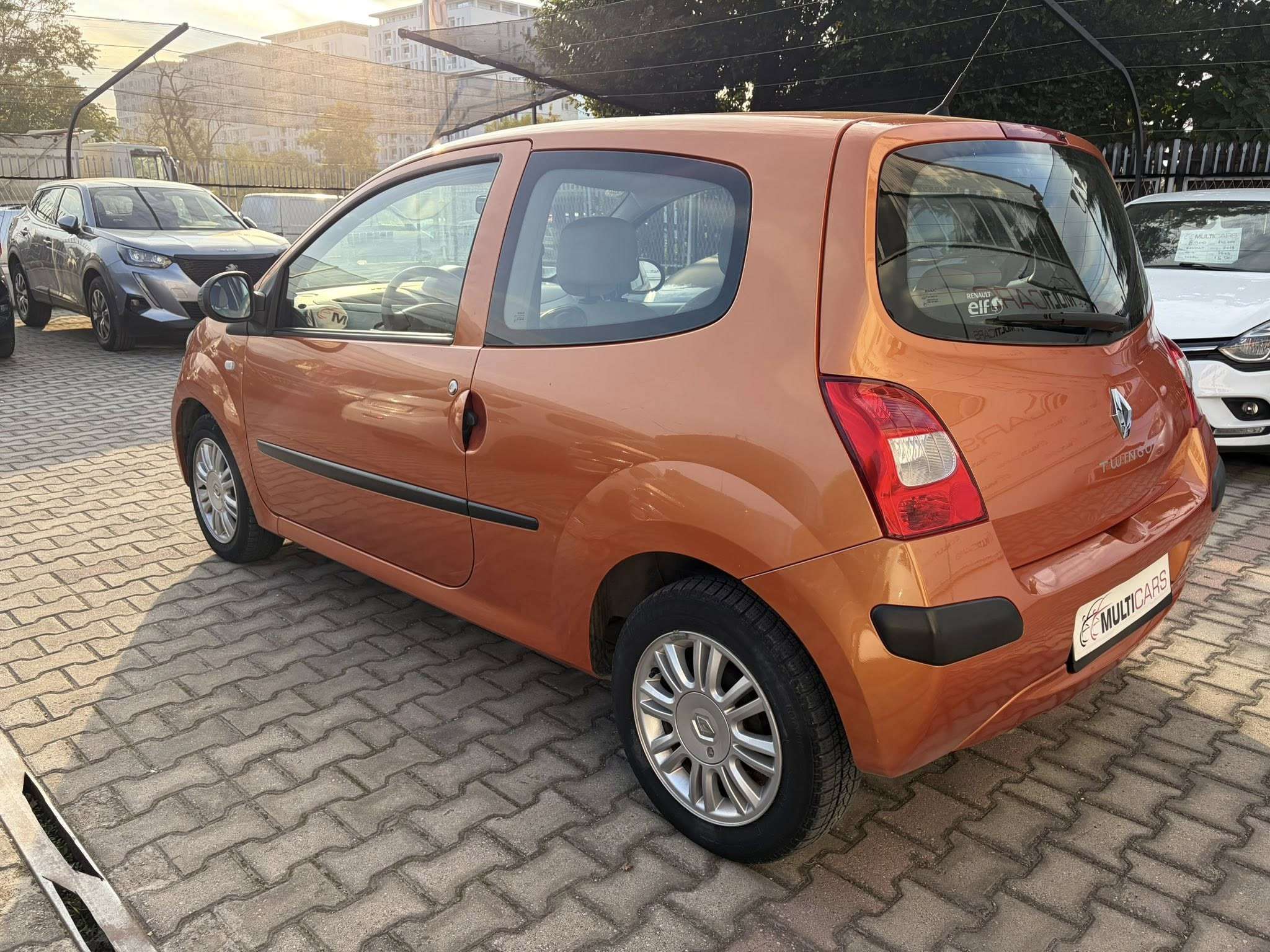 
								RENAULT TWINGO – 1.2 – 2009 full									