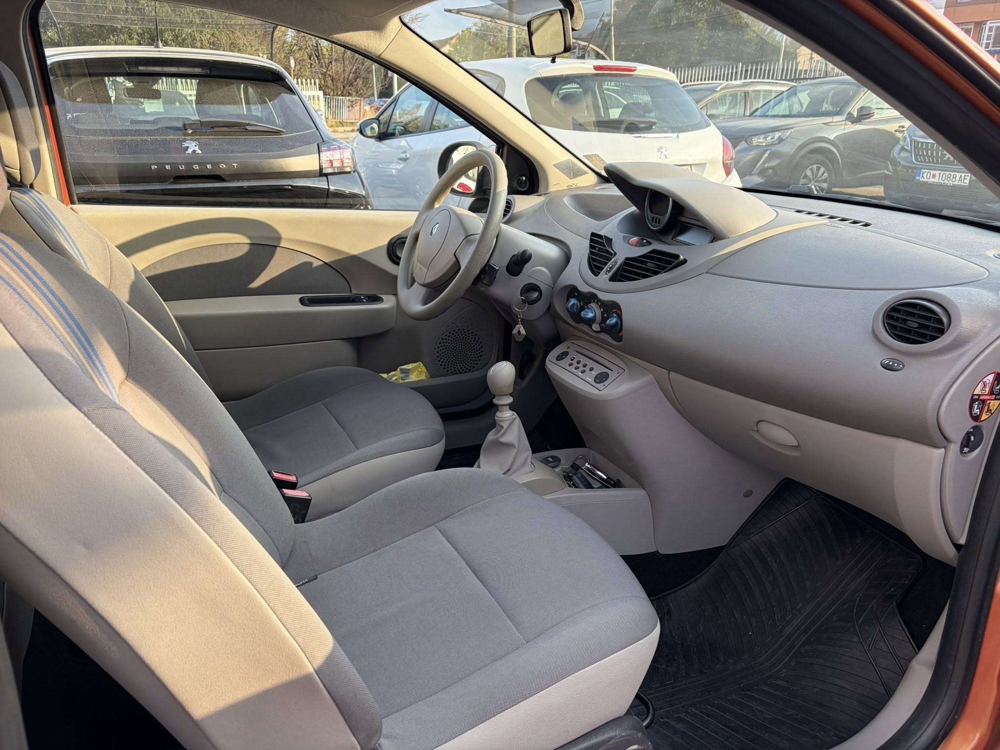 
								RENAULT TWINGO – 1.2 – 2009 full									