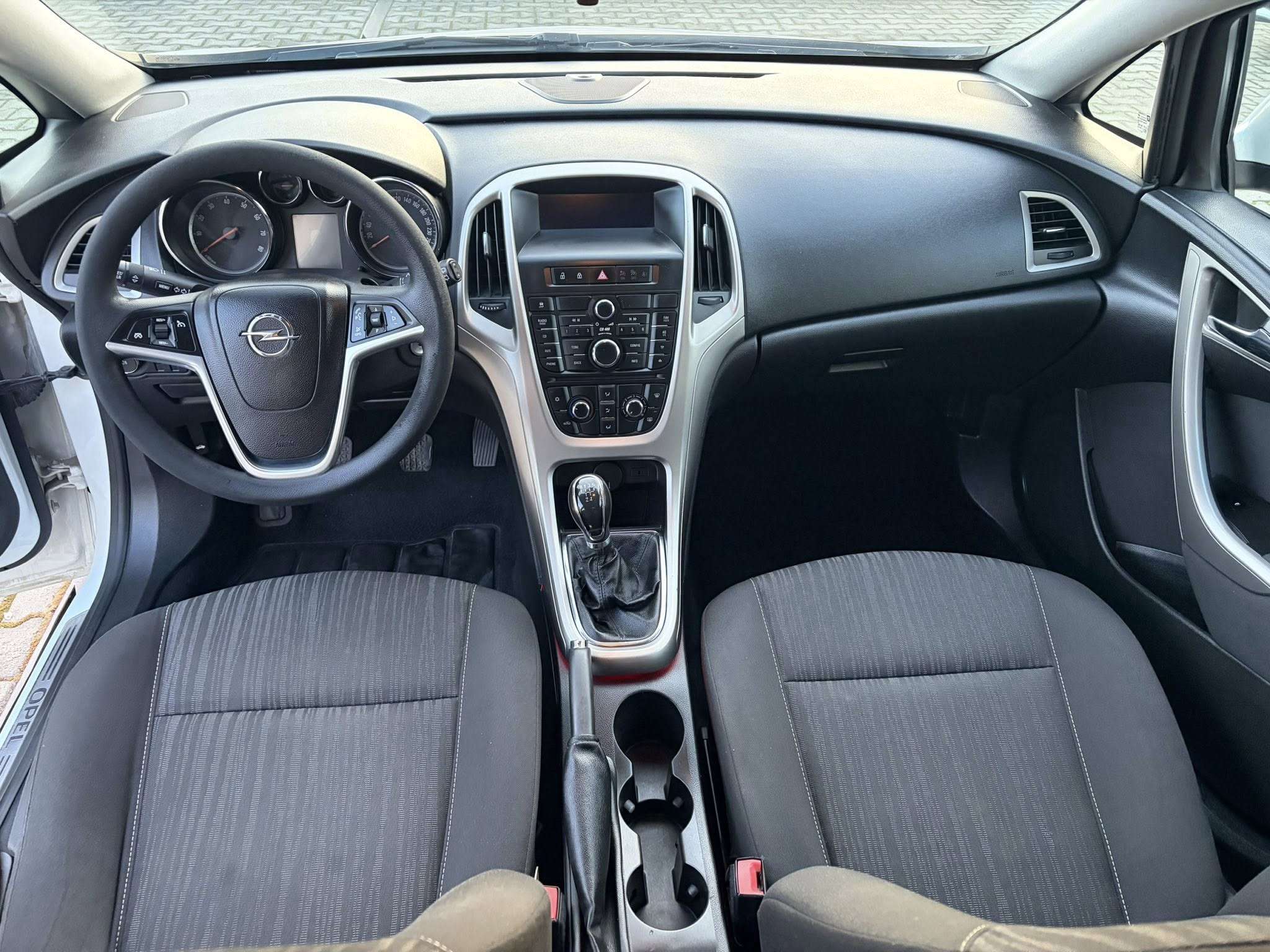 
								OPEL ASTRA – 1.4i – 2011 full									
