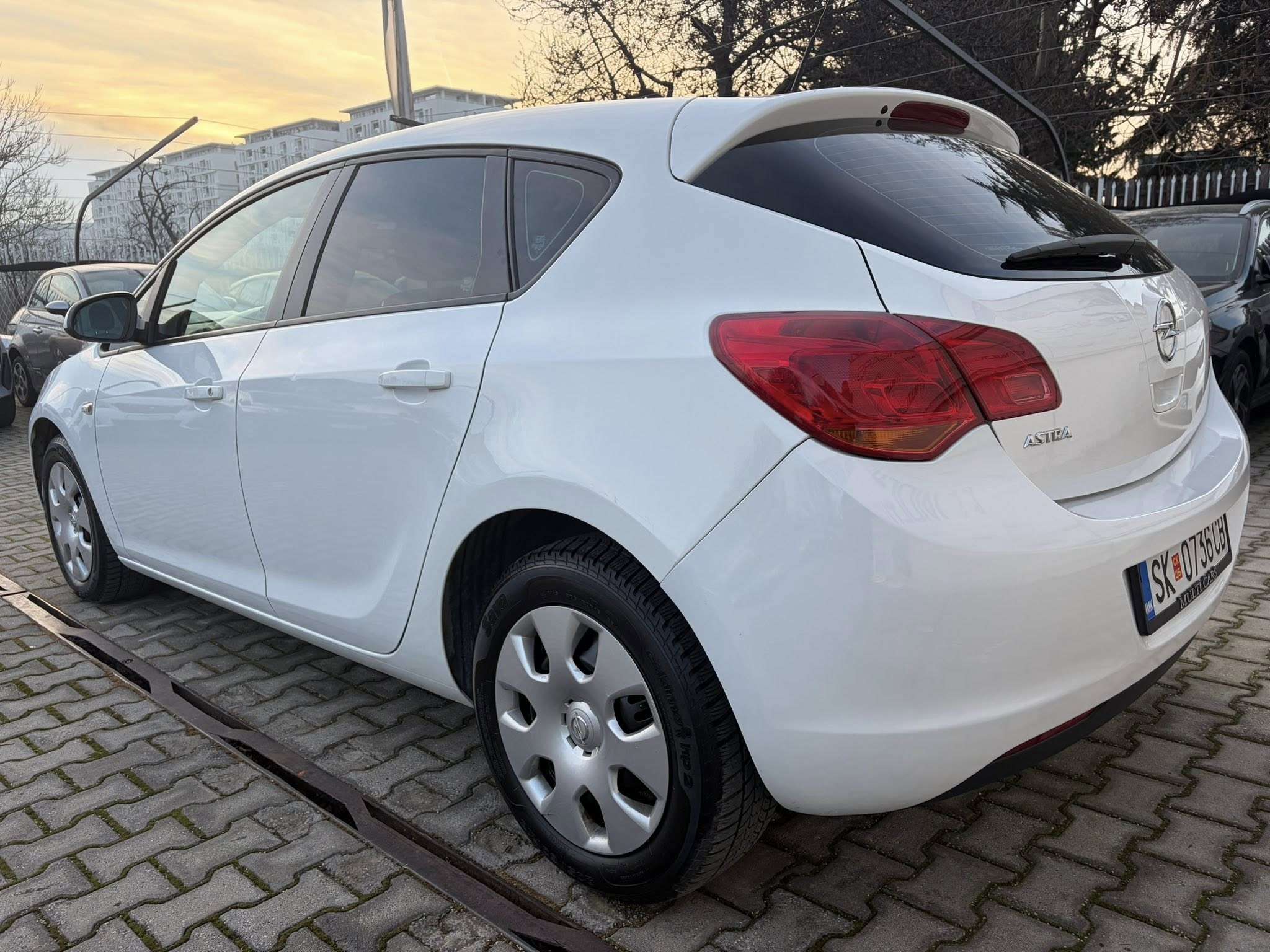 
								OPEL ASTRA – 1.4i – 2011 full									
