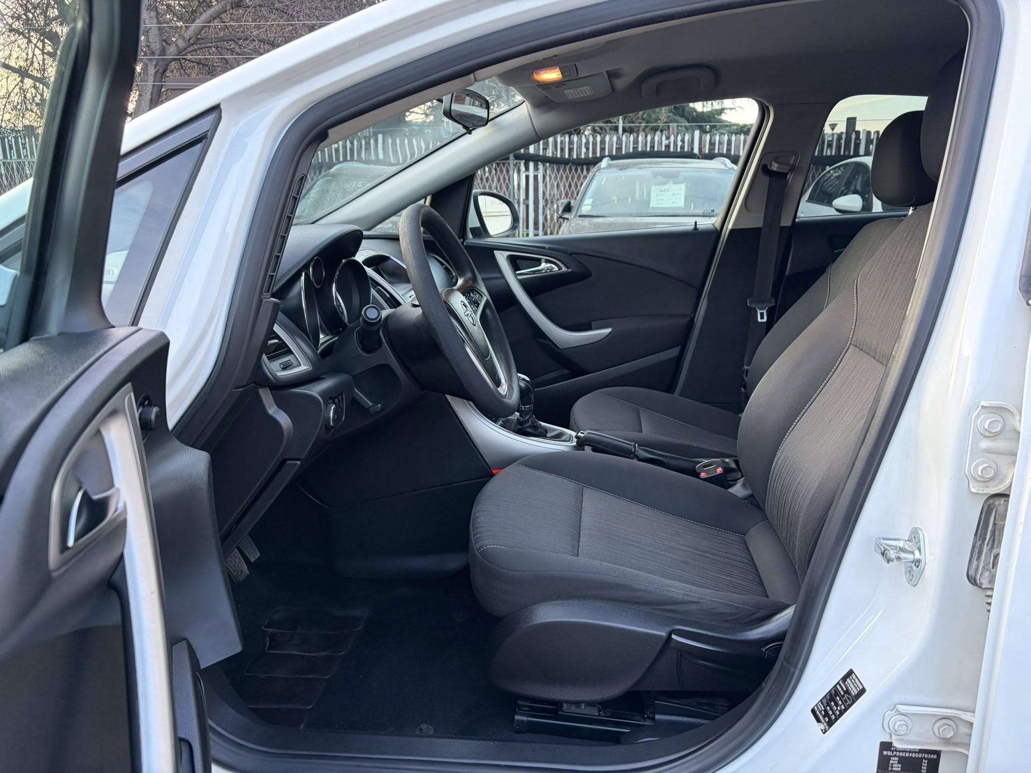 
								OPEL ASTRA – 1.4i – 2011 full									