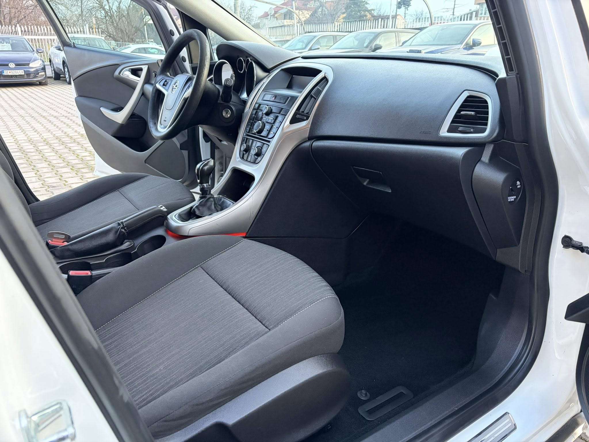 
								OPEL ASTRA – 1.4i – 2011 full									