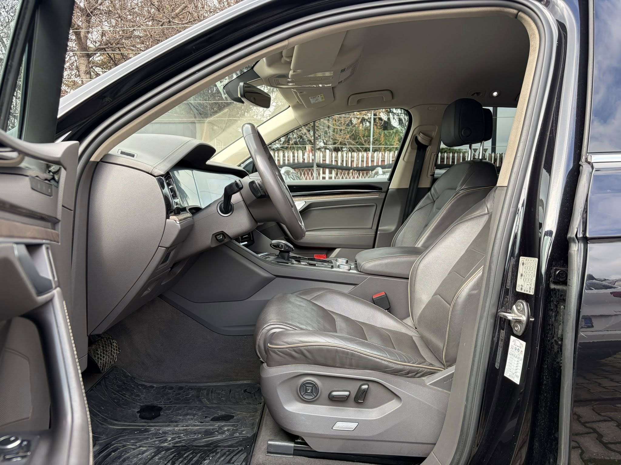 
								VW TOUAREG 4Motion (4×4) – 3.0 TDI – 2020 full									